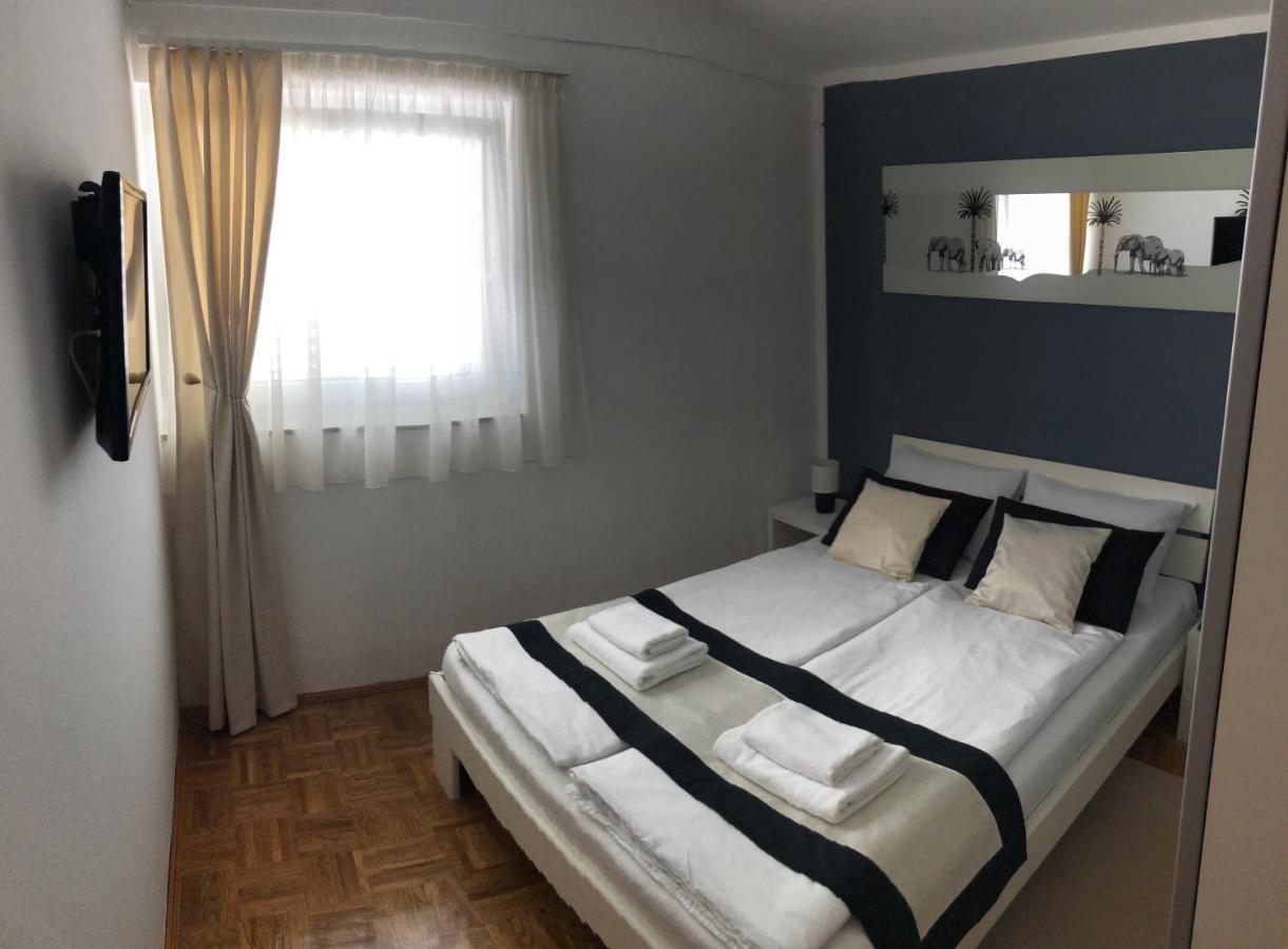 Apartments Loncar-Near Zrce Beach Novalja Buitenkant foto