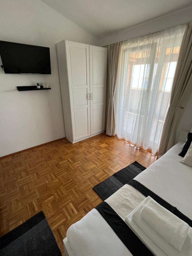 Apartments Loncar-Near Zrce Beach Novalja Buitenkant foto