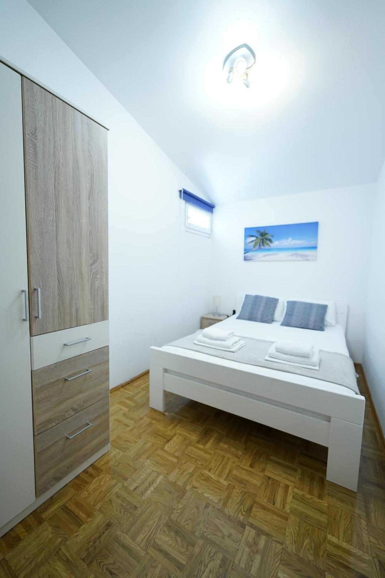 Apartments Loncar-Near Zrce Beach Novalja Buitenkant foto